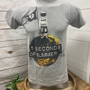 Five 5 Seconds of Summer Rock Band Group T-Shirt Kid Astronaut Landing Moon Flag
